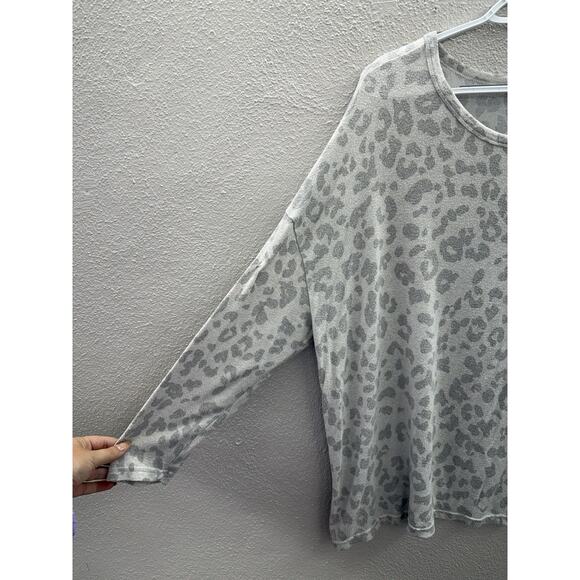 Old Navy Womens Shirt Size XXL White Gray Animal Print Long Sleeve - Picture 2 of 9